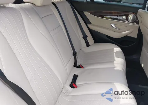 2019 Mercedes-Benz E 300 4Matic z USA, uszkodzony, nr VIN WDDZF4KB4KA533807